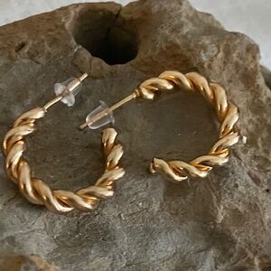 5/$10❤️❤️❤️NEW Rose Gold Tone Zinc Alloy Twisted Hoop Earrings